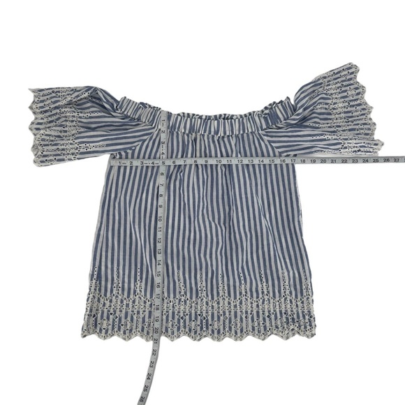 H&M Blue Striped Off The Shoulder Eyelet Short Sleeve Shirt Size 4 Women’s - Picture 4 of 5